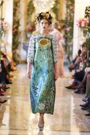 Erkan, D. (2017). Günümüz Moda Tasarımında Gustav Klimt Etkileri idil, 6 (39), s.3165-3185. 2014 yılına ise Dolce&Gabbana nın Floral Fantasy adlı houte couture koleksiyonu damgasını vurmuştur.