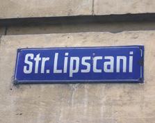 Imaginează ţi un oraș în care bătrânele vând păstârnac la colţul străzii, în vreme ce șoferi în mașini scumpe iau toate bălţile din plin.