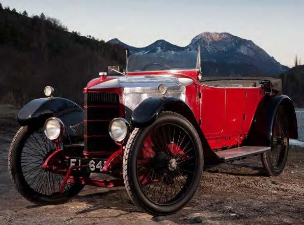 Sözügedən «Jeep» tünd yaşıl rəngdədir və ondan dünyada bir ədəddir. Həməd ibn Həədin hətta nəhəng «Mercedes SEL» avtomobili də var. Şeyx avtokempinqə, yəni təkər üzərində evlərə də biganə qala bilmir.