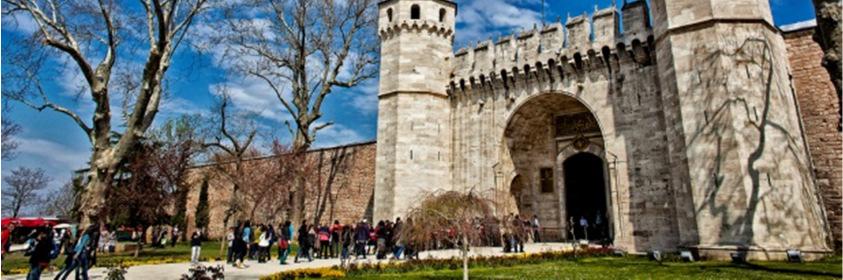 Cisterne, Moscheea Albastră (singura moschee din lume cu 6 minarete) cea mai mare moschee din Istanbul, fiind un simbol al Turciei; moscheea este