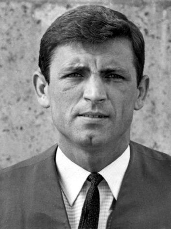 PERSONALIT }I rugby a Fran]ei (2 victorii, 2 jocuri egale [i 3 `nfrângeri). Din 1964, se dedic\ exclusiv antrenoriatului. ~n perioada 1965-1968, este antrenor la echipa na]ional\ de rugby.