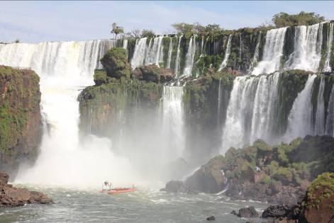ONBİRİNCİ GÜN 13 Nisan 2018 Cuma Buenos Aires Iguazu (K, -, A) Kahvaltı LA7506 sayılı sefer ile Puerto Iguazu ya uçuyoruz.