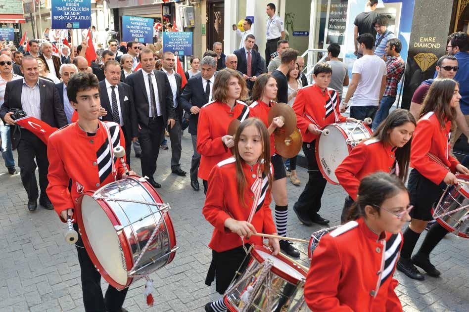 Türkiye yi bağımsızlığa götüren ilk adımın Beşiktaş ta atılmasını kutlayan kentliler, her yıl olduğu gibi bu yıl da ortak paydada buluştu; Bağımsızlık Karakterimizdir.