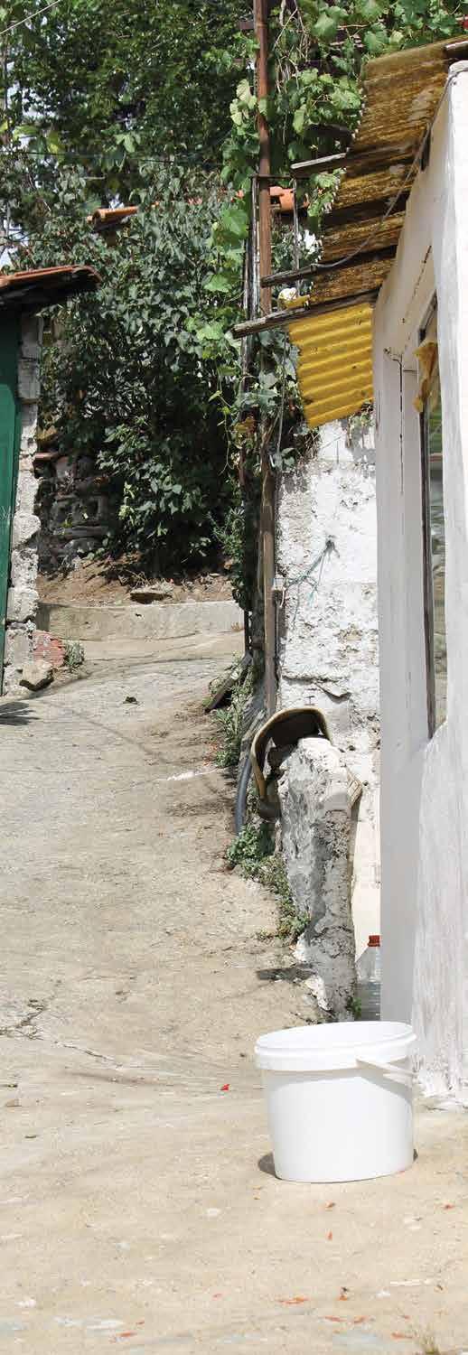 Çünkü çoğu yalnız yaşıyor. Herhangi bir durumda, Belediye deki ilgili birim haberdar ediliyor. Evlerine konuk olduğumuz yaşlılar, bu hizmetten oldukça memnunlar.