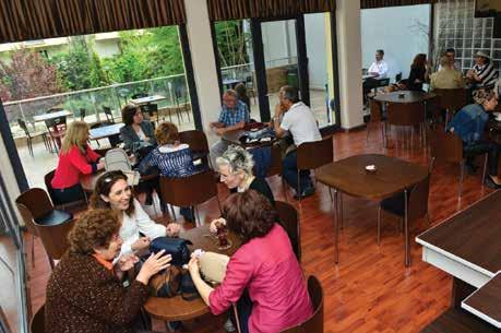 30, Levent Cafe cumartesi ve pazar günleri hariç 09.00 18.00 ve Akatlar Cafe de yaz sezonu dışında her gün 07.00 23.00 da; yaz aylarındaysa her gün 08.00 17.00 saatleri arasında açık.