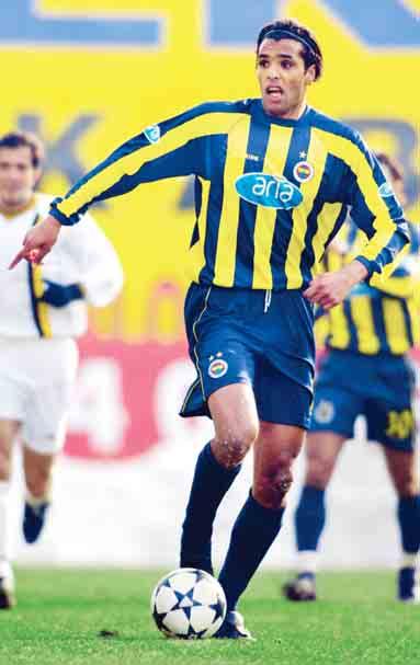 Süper Lig in portakallar Dirk Kuyt En üst düzeydeki ligimizde bugüne kadar 16 Hollandalı oyuncu forma giydi. İlk gelen 1994-96 döneminde MP Antalyaspor un formasını giyen Lodewijk Roembiak tı.