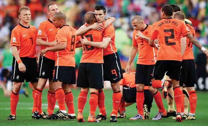 Hollanda Futbolu Alt n Portakal Lüksemburg a diş geçiremediği günlerle Dünya Kupası nda final oynadığı günler arasında sadece 10 yıl bulunan, bir başka Dünya Kupası finali sonrasında Avrupa