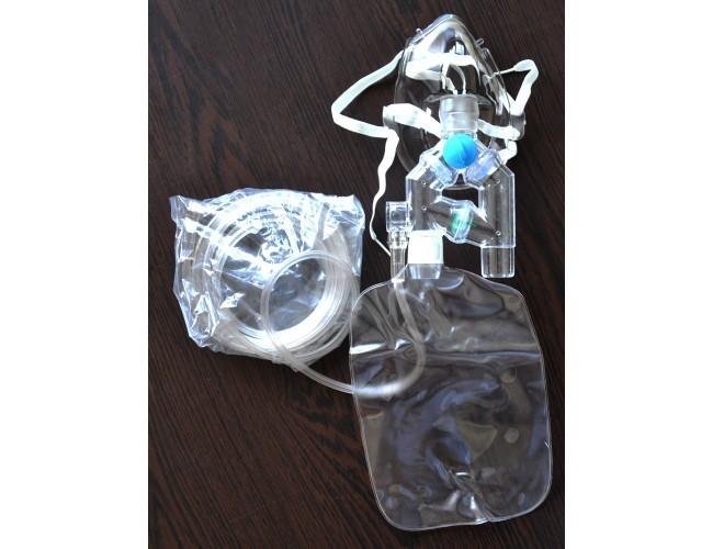 Yeniden solumasız oksijen maskesi 10-15 L/dk akımla güvenli bir şekilde % 95 O2 sağlar İnspirasyonda oda havasının alınmasını engelleyen tek