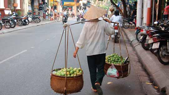 Ovaj grad, nekadašnji Saigon, smješten na desnoj obali istoimene rijeke, bio je glavni grad Južnog Vijetnama od 1955. do 1976. godine. Središte grada karakterizira francuska kolonijalna arhitektura.