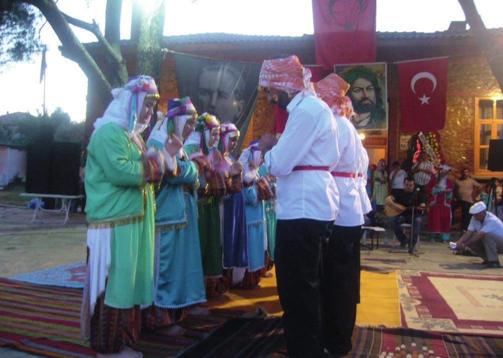 ID:10 K:08 İzmir Tahtacılarının Müzik Pratikleri 2007 yılında Tahtacı topluluklarının kurumsal bir yapı altında toplanarak, Tahtacı inanç ve kültürünün yaşatılması amacıyla, Bademler Tahtacısı Yolcu