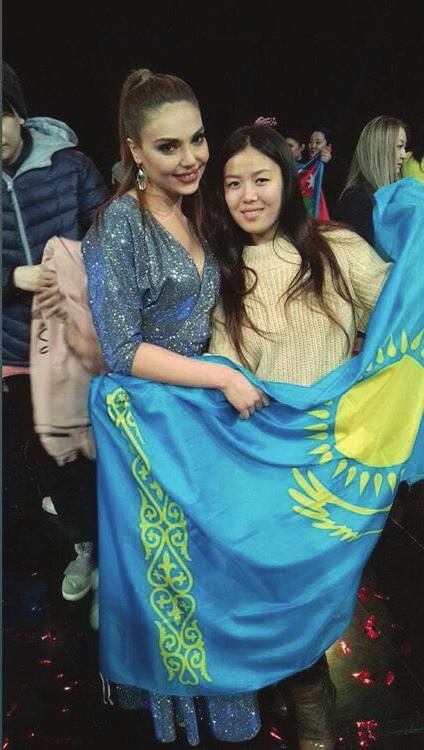 Açıkçası yurt dışına dönük projeler yapmayı düşünüyorum. Bizim aracılığımız ile Kazakistan daki hayranlarınıza bir mesaj vermek ister misiniz?