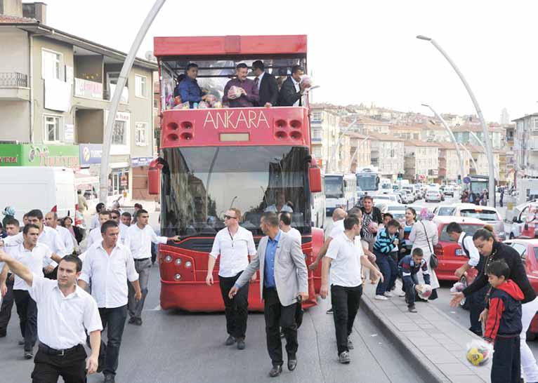 Ekim 2013 Ankaralı Çocuklar Çok Şanslı Başkan Gökçek Kurban Bayramı Tatili Süresince, Çocukları Hediyelerle Sevindirdi Ankara Büyükşehir Belediye Başkanı Melih Gökçek, her bayram olduğu gibi bu