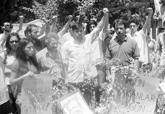 18-31 Temmuz 2003 12 13 Sivas katliam unutulmad 2 Temmuz 1993 te Sivas Mad mak Oteli nde devlet destekli fleriatç lar taraf ndan yak larak katledilenler, katliam n 10.