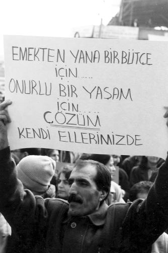 68 17 23 Şubat-8 Mart 2007 çirdi i ifl kazas sonucu sakat kald klar halde çal flmaya devam edenleri ya da ifl kazas sonucu hayat n kaybedenlerin mezarlar n, ç rak olarak çal flan bir deri bir kemik