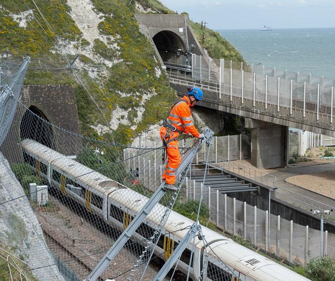 GBE-1000A (for 1000 kj) rockfall barriers during installation.