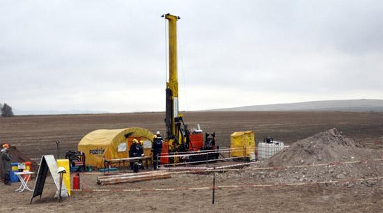 bu türdendir. Sadece Demirtepe yatağı damar tipi uranyum yatakları grubuna girmektedir.