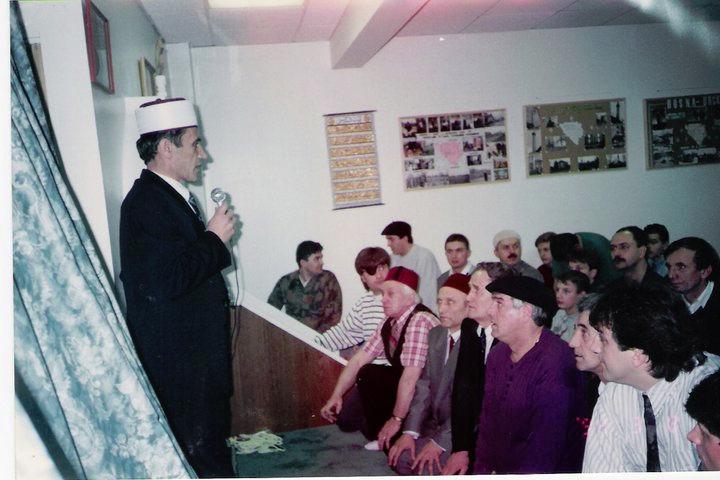 ب س م الل ھ الر ح م ن الر ح یم HISTORIJA Bosansko-Hercegovački Islamski Centar Njujork (BHICNY) na Astoriji su formirali bošnjaci, muslimani iz Bosne i Hercegovine davne 1993 godine kada su zbog rata