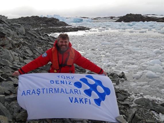 3. ANTARKTİKA 3.1 Vakıf Başkan Yardımcımız Yrd. Doç. Dr. Arda M. TONAY Antarktika Ekspedisyonu nda Vakıf Başkan Yardımcımız Yrd. Doç. Dr. Arda M. TONAY 22.