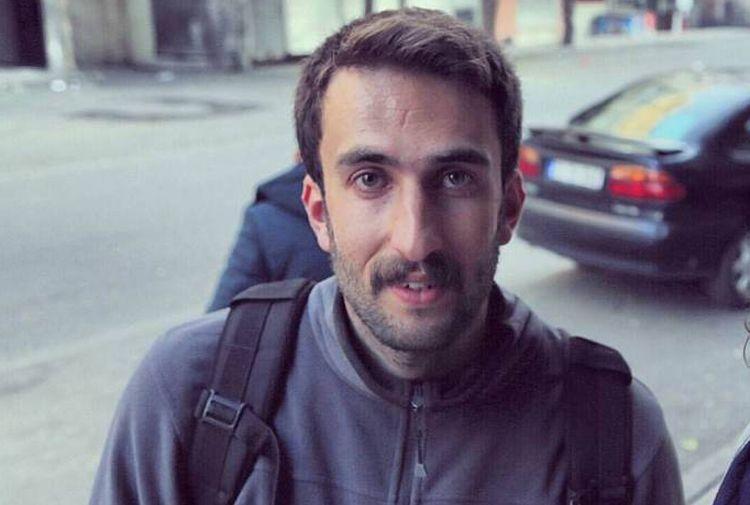 Gazeteci Uğur Akgül tutuklandı Kanun Hükmünde Kararname (KHK) ile kapatılan Dicle Haber Ajansı (DİHA) muhabiri Uğur Akgül Mardin in Kızıltepe ilçesinde gözaltına alındı.