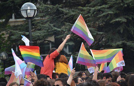 ODTÜ de gökkuşağı bayrağına soruşturma Ortadoğu Teknik Üniversitesi (ODTÜ) Fen Edebiyat Fakültesi Dekanlığı, kampüs içerisinde 11 Mayıs ta düzenlenen LGBTİ+ Onur Yürüyüşünde okul binasına gökkuşağı