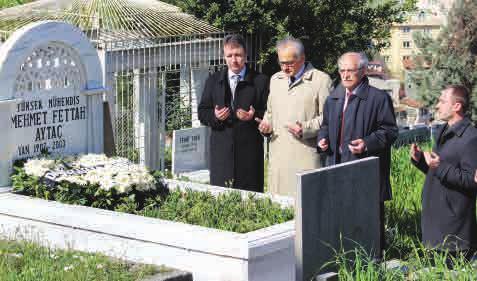Geleneksel Etkinlikler Darüşşafaka da öğretmenlik yapmış ünlü yazar Ahmet Mithat Efendi ise Fatih Camii Haziresi'nde mezarları başında anıldı. Liseye Geçiş Töreni Darüşşafaka Ortaokulu 8.