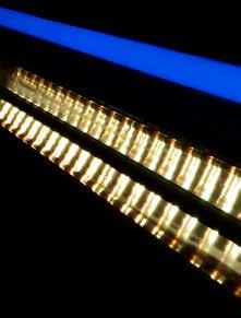 LED-Xenon ön plan aydınlatması, daha az gölge yaratarak daha fazla değişmezlik için en iyi geniş spektrumlu aydınlatmayı sağlar. Akıllı ejektör teknolojisi.