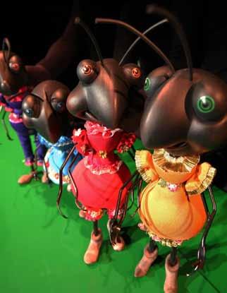 Ne zamudite Štiri črne mravljice Gledališka predstava za otroke po predlogi Anje Štefan Sobota, 31. januar 2015, ob 10.