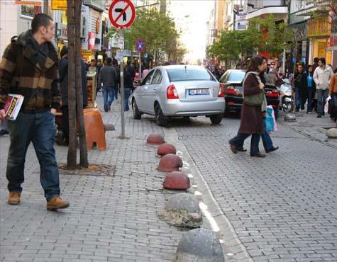 Şekil 4.65. Bakırköy sınırlandırma elemanı örneği [Özgün] Şekil 4.66 da İstiklal Caddesi nde bulunan tramvay yolunun yaya yolu ile birleşmiş halde olduğu görülmektedir.