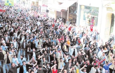 GÜÇ B Z Z evrimci güçler, reformist sendika önderliklerinin tüm atlatma manevralar na karﬂ n, sadece Taksim i