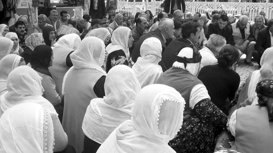 73 9 4-17 Mayıs 2007 DTP bask lara protesto etti Gündem i hedef gösteren Büyükan t a suç duyurusu!