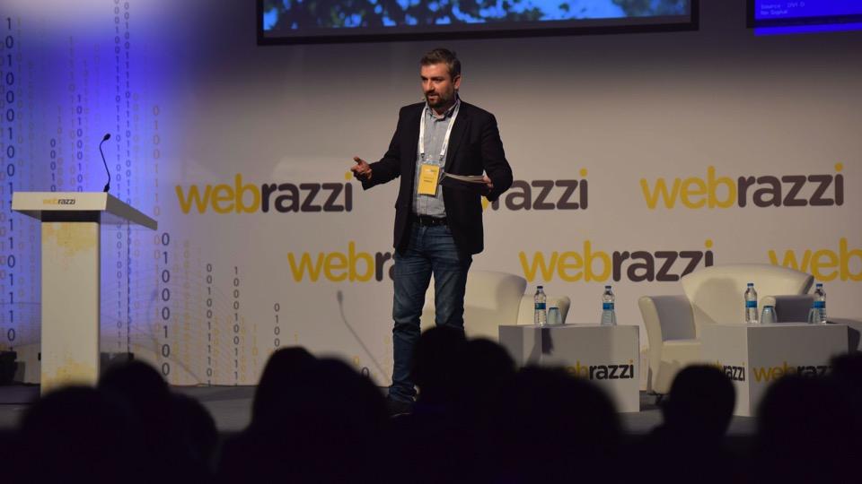 Arda Kutsal, Webrazzi Fintech 2017 sahnesinde 2018 yılı yenilikleri: Webrazzi Connect: London isimli yeni konferansımızla Türkiye deki şirketleri Londra da yatırımcı ve şirket yöneticileriyle