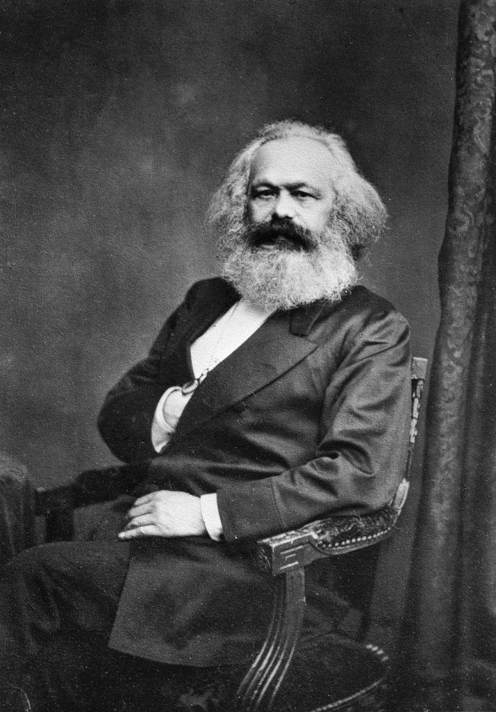 Marksist Devlet Anlayışında Sivil Toplum Karl Marx (1818-1883) 1875 Fotoğrafı Hegel in felsefesi baş aşağı duruyordu, ben onu
