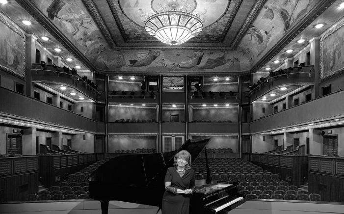 Kapanış Konseri: T.C. Devlet Sanatçısı İdil Biret Üç yaşında piyanoya büyük istidat gösteren Türk sanatçısı İdil Biret ilk derslerini Ankara da Mithat Fenmen den aldı.