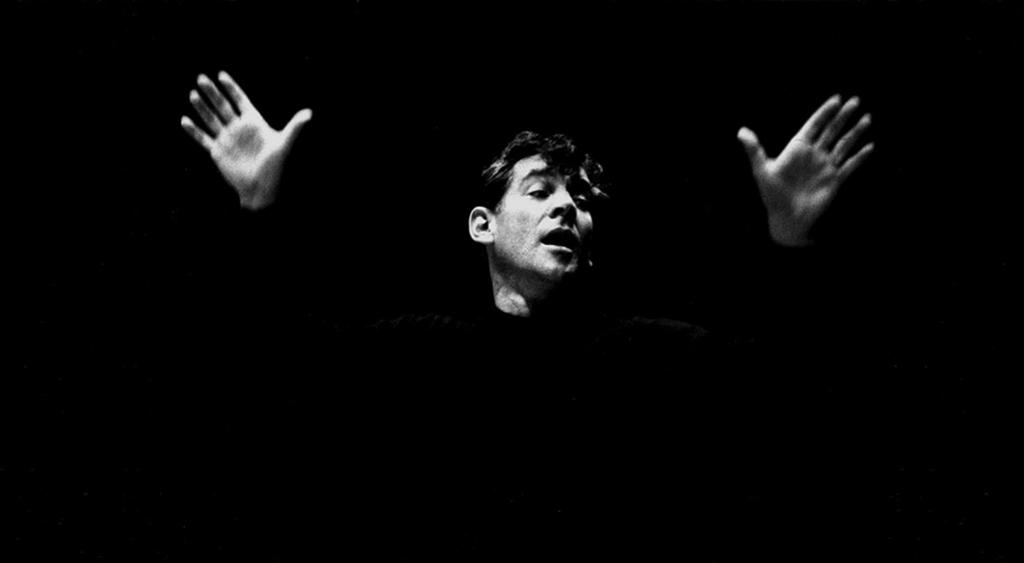 Klasik Batı Müziği Kayıp Seslerin İzinde Emre Aracı Leonard Bernstein 1958-1969 yılları arasında New York Filarmoni Orkestrası nın daimi şefliğini yaptı. emre.araci@andante.com.