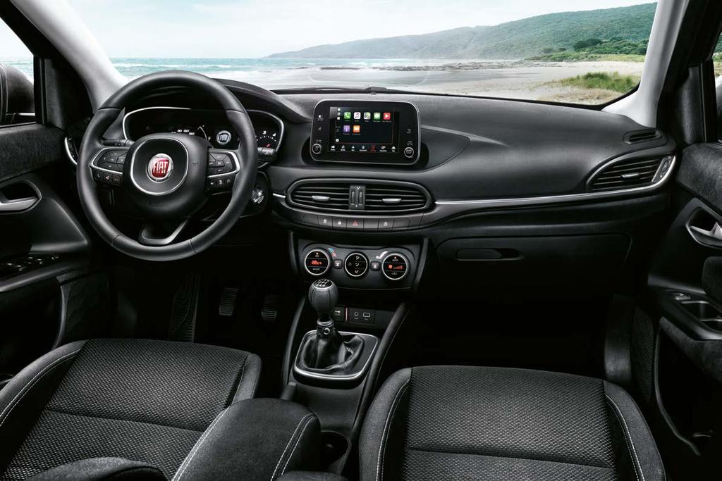 EZBERİ, ŞIK ÇÖZÜMLER BOZAR. Yeni Fiat Egea Hatchback, tm kontrol tuşları parmaklarınızın ucuna taşıyan ergonomik ve şık iç tasarımıyla beğeninizi kazanır.