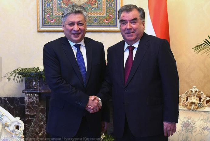 KIRGIZİSTAN VE TACİKİSTAN ARASINDA RESMİ GÖRÜŞME Kırgızistan ve Tacikistan arasında 4 Mayıs ta resmi bir görüşme gerçekleştirildi.