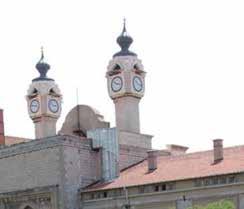 1352 den bugüne şehir Resim 9: Haydarpaşa Tıbbiye Okulu kule ve soğan biçimi kubbeleri ve Selimiye Kışlası kule ve soğan biçimi kubbesi.