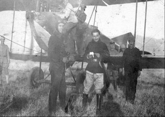 1918 yılında uçaklar servis dışı kalmıştır. A.E.G. C.IV A.E.G. C.IV uçağı, çift koltuklu silah monteli gözlem ve hava taarruz uçağıdır. Türk Hava Kuvvetleri envanterine 48 adet A.E.G. C.IV uçağı girmiştir.