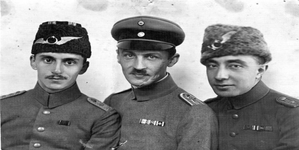 3. Filistin Tayyare Müfrezesi Personeli Salim Batur, Alman Makinist Dickmar ve Midhat Nuri Bey Mart 1915 135 Birüssebi Süveyş Kanalına 250 km.
