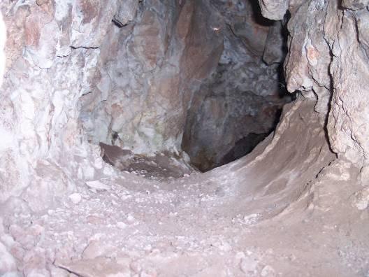 252 Figür-43 Bayburt Kalesi Kaya Basamaklı Su Tünelinin