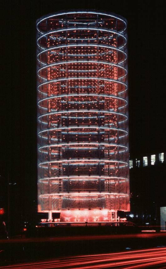 Şekil 4.31: The Tower of Winds, Yokohama, 1986, http://www.architecture.com/awards/royalgoldmedal/royalgoldmedal2006/towerofwinds.