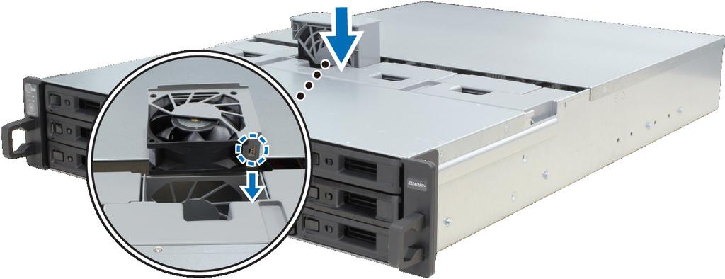 5 Yeni fanı hazırlayın ve RackStation içine kaydırarak yerleştirin.