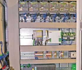 ÜRÜN VE UYGULAMALAR PLC yazılımı üzerinden RFID arayüz modülleri kolayca kontrol edilebilmekte diyerek Siemens S7 PLC ile Turck BL ident RFID entegrasyon rahatlığını gösteriyor ve otomayon mühendisi