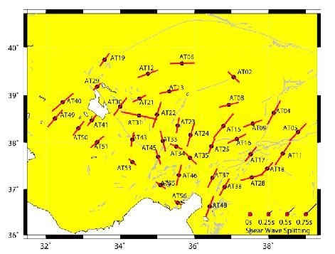 Şekil 7. SKS ve SKKS analizlerinde kullanılan telesisimik depremlerin KAYNAKLAR küresel dağılımları. Yeşil noktalar 100 km den daha derindepremlerin Şekil 8. SKS and SKKS analizlerinden elde edilen A.