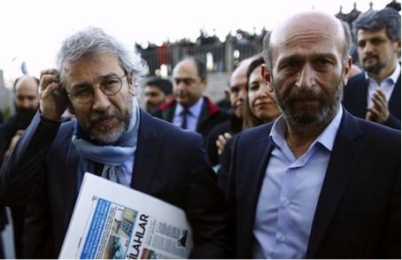MİT tırları davasında karar Gazeteciler Can Dündar ve Erdem Gül'ün MİT TIR'ları haberi nedeniyle yargılandıkları davada karar açıklandı. İstanbul 14.