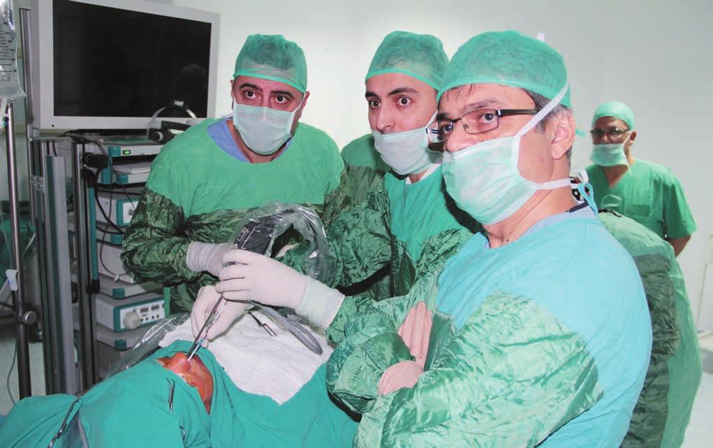 Ameliyatsız Sinüzit Tedavisi Gelişimini hızla sürdüren ve yeni cerrahi operasyonların başarı ile gerçekleştirildiği Üniversitemiz Tıp Fakültesi Araştırma ve Uygulama Hastanesi nde Türkiye de sayılı