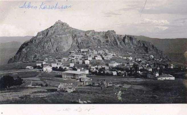 1863 TARİHİNDE ŞEBİNKARAHİSAR SANCAĞINDA VAKIF GÖREVLİLERİNDEN BERÂTLARI YENİLENENLER VE İSİMLERİ GEÇEN VAKIFLAR Not: Fotoğraf Karayolları Genel Müdürlüğü nde Proje Geliştirme Müdürlüğü nde çalışan