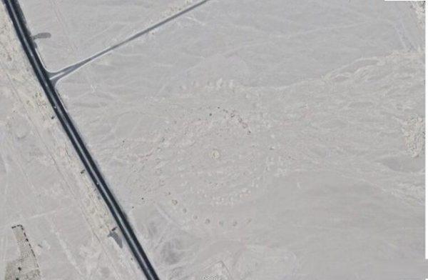 4 Çöldeki işaretler Bu güzellikleri Google Earth ortaya çıkardı.