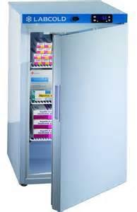 Uzun süreli elektrik kesintilerinde buzdolabı ısısı düzenli olarak kontrol edilmelidir.