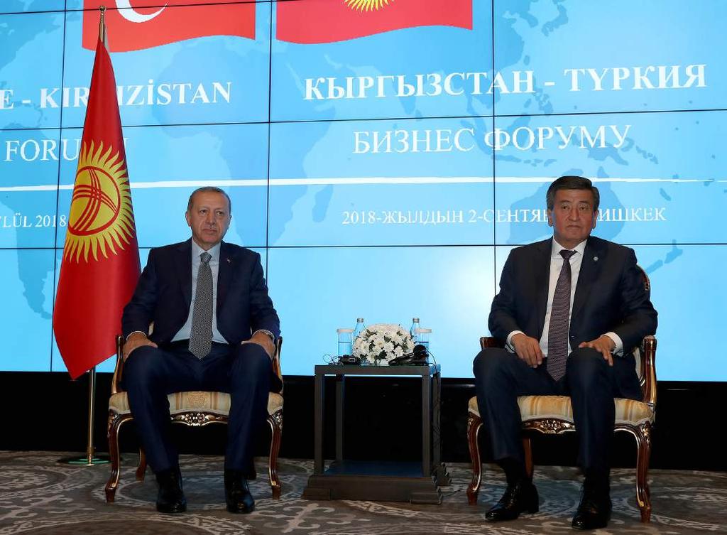 3 Kırgızistan Cumhurbaşkanı Sooronbay Ceenbekov İş Forumu'nda gerçekleştirdiği açış konuşmasında, Cumhurbaşkanı Erdoğan'a ziyareti için teşekkür etti.